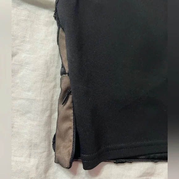 NWOT Bebe Cropped Top w/ Lace Overlay SzS - Picture 6 of 6